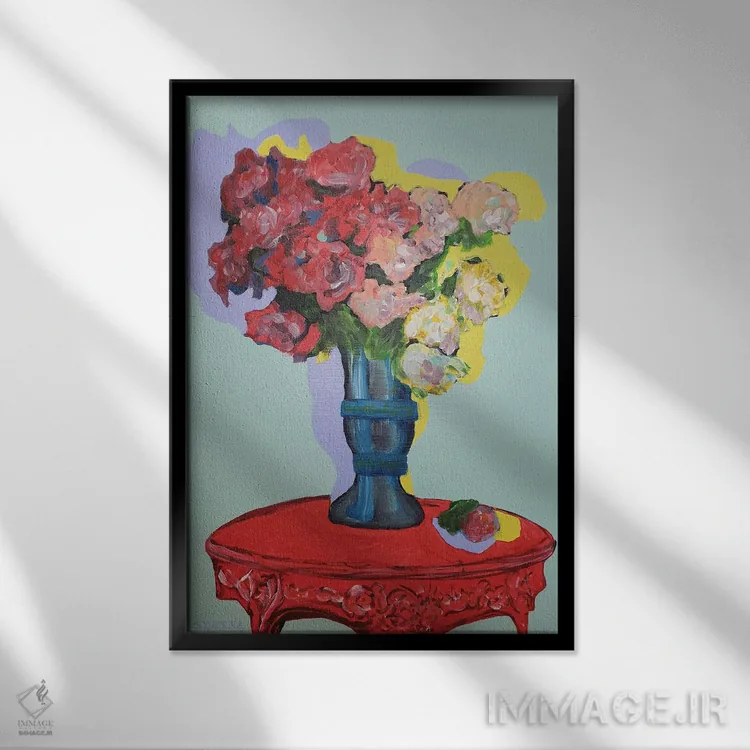 تابلو دکوراتیو گلدان گل روی میز قرمز اثر سرینا سینگ - نمای قابدار مشکی