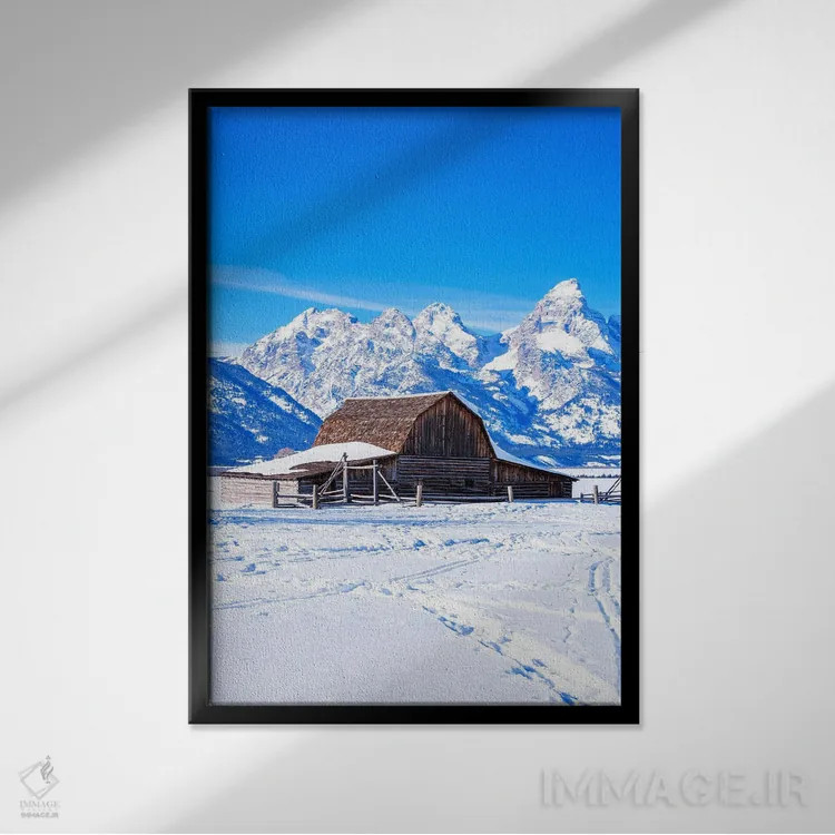 تابلو دکوراتیو انبار چوبی در زمستان اثر سوزانه کرمر - نمای قابدار مشکی