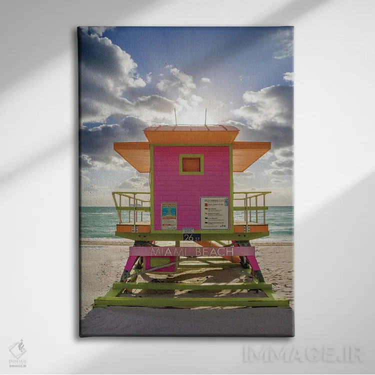 تابلو دکوراتیو Miami Beach, Florida,برج نجات غریق صورتی عمودی، ساحل میامی… اثر سوزانه کرمر - نمای روبهرو روی دیوار