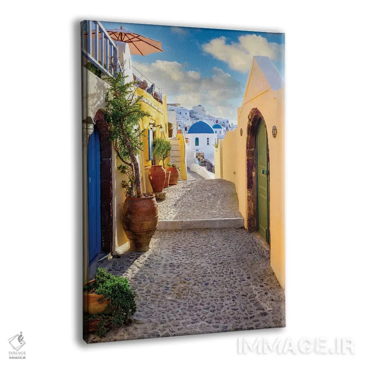 تابلو دکوراتیو Oia Santorini, Greece,خیابان باریک به سوی گنبد آبی، اویا سا… اثر سوزانه کرمر - نمای پرسپکتیو محصول