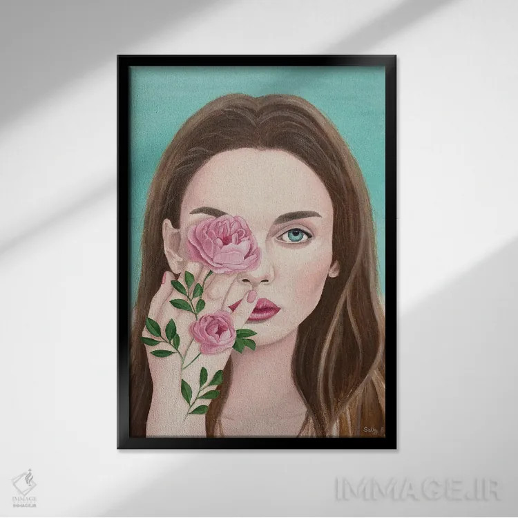 تابلو دکوراتیو بانویی با موی بلند و گل رز اثر سالی بی - نمای قابدار مشکی