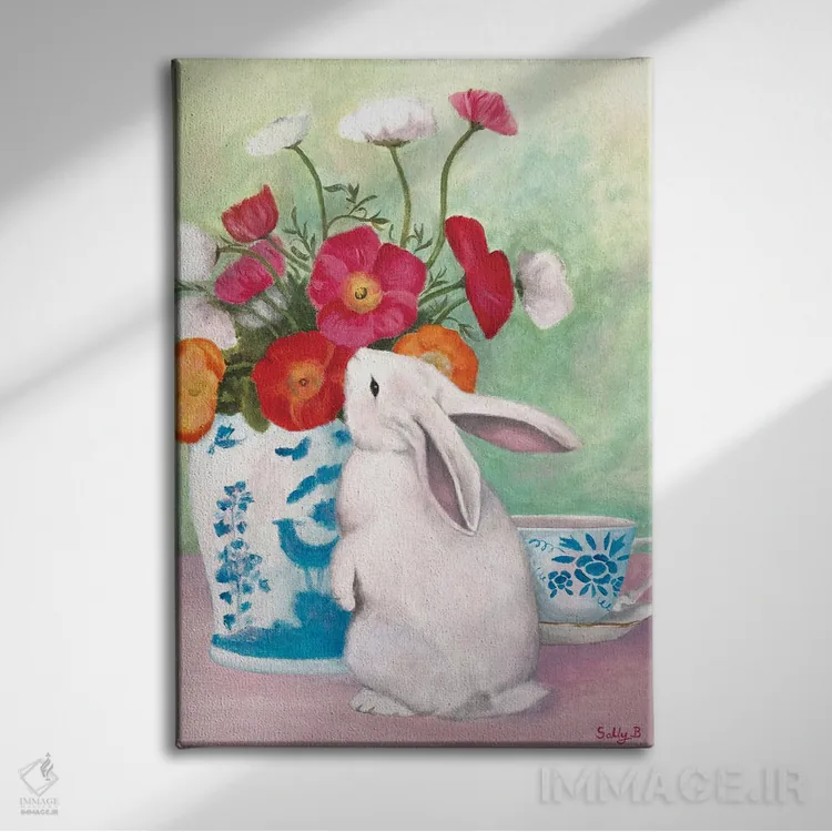 تابلو دکوراتیو خرگوش چین وار و گل های شقایق اثر سالی بی - نمای روبهرو روی دیوار