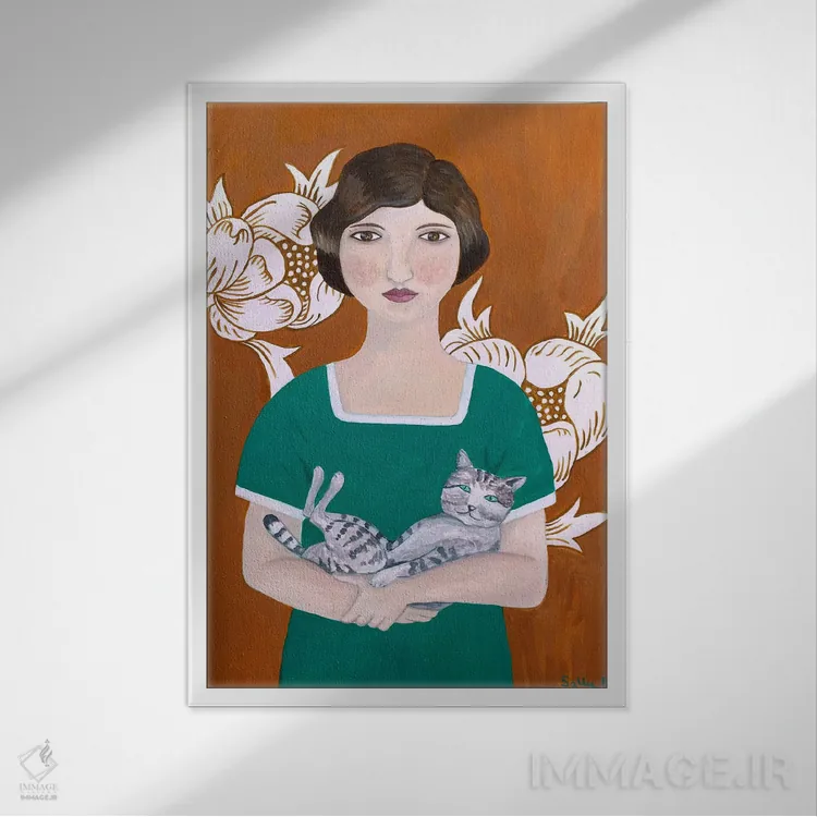 تابلو دکوراتیو زن با لباس سبز و گربه اثر سالی بی - نمای قابدار سفید