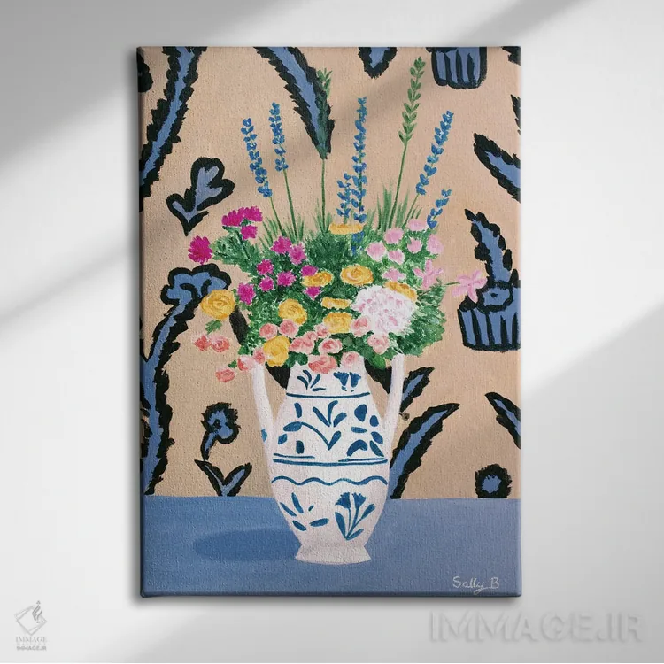 تابلو دکوراتیو دسته گل روی میز آبی اثر سالی بی - نمای روبهرو روی دیوار