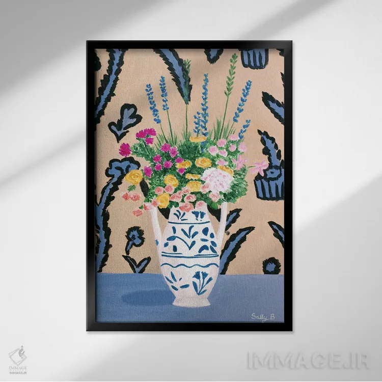 تابلو دکوراتیو دسته گل روی میز آبی اثر سالی بی - نمای قابدار مشکی