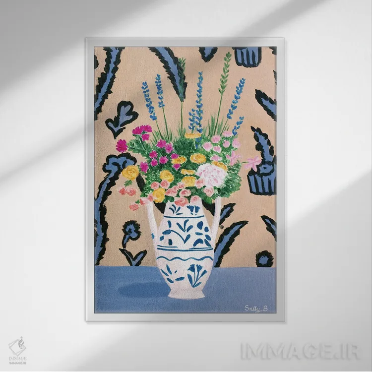 تابلو دکوراتیو دسته گل روی میز آبی اثر سالی بی - نمای قابدار سفید