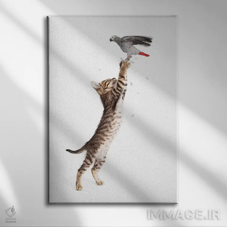 تابلو دکوراتیو گربه در حال شکار پرنده پروازکننده اثر سوزان ریچی - نمای روبهرو روی دیوار
