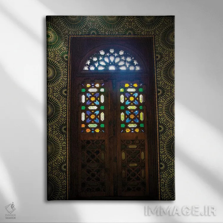 تابلو دکوراتیو Morocco. Moroccan stained glass in wooden door,مراکش، مراکش.… اثر جولی سیندا - نمای روبهرو روی دیوار