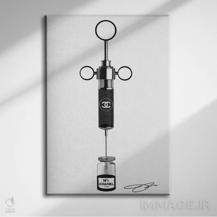 تابلو دکوراتیو شات شنل اثر استودیو وان - نمای روبهرو روی دیوار