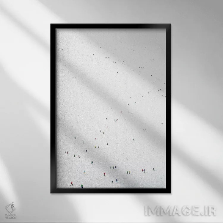 تابلو مینیمال سیاره منجمد چهل و سوم اثر استفانی هو - نمای قابدار مشکی