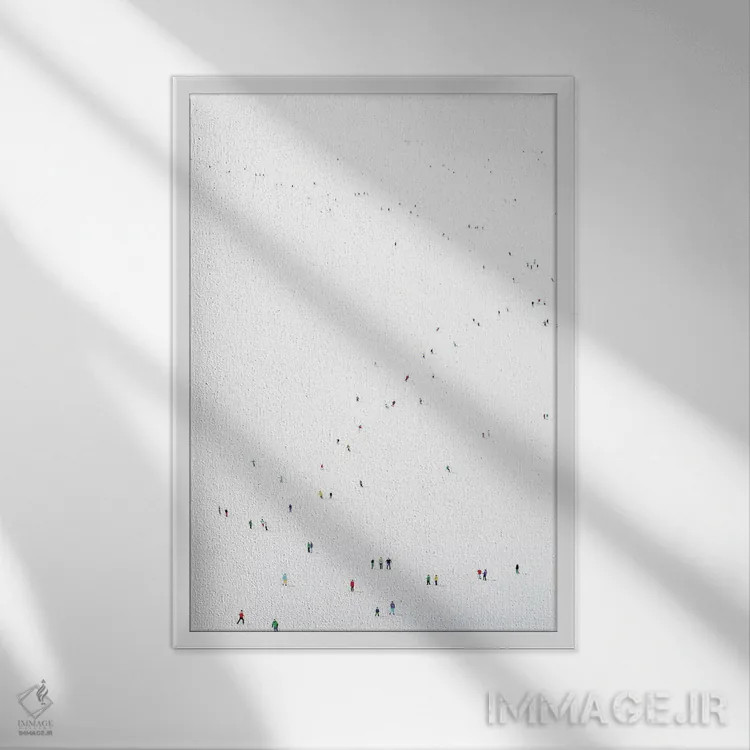 تابلو مینیمال سیاره منجمد چهل و سوم اثر استفانی هو - نمای قابدار سفید