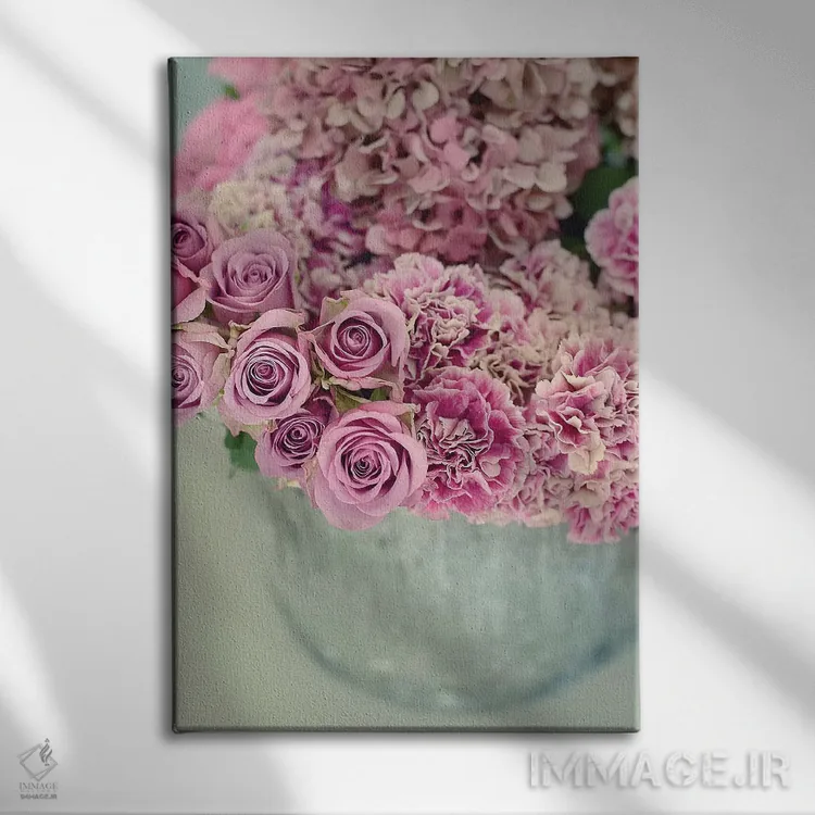 تابلو دکوراتیو پر از زیبایی اثر سارا گاردنر - نمای روبهرو روی دیوار