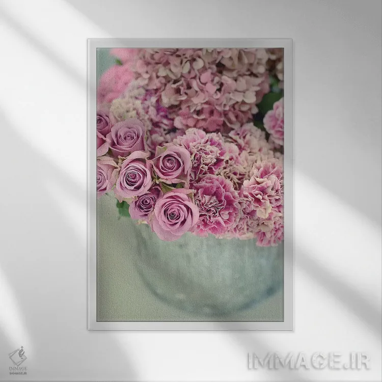 تابلو دکوراتیو پر از زیبایی اثر سارا گاردنر - نمای قابدار سفید