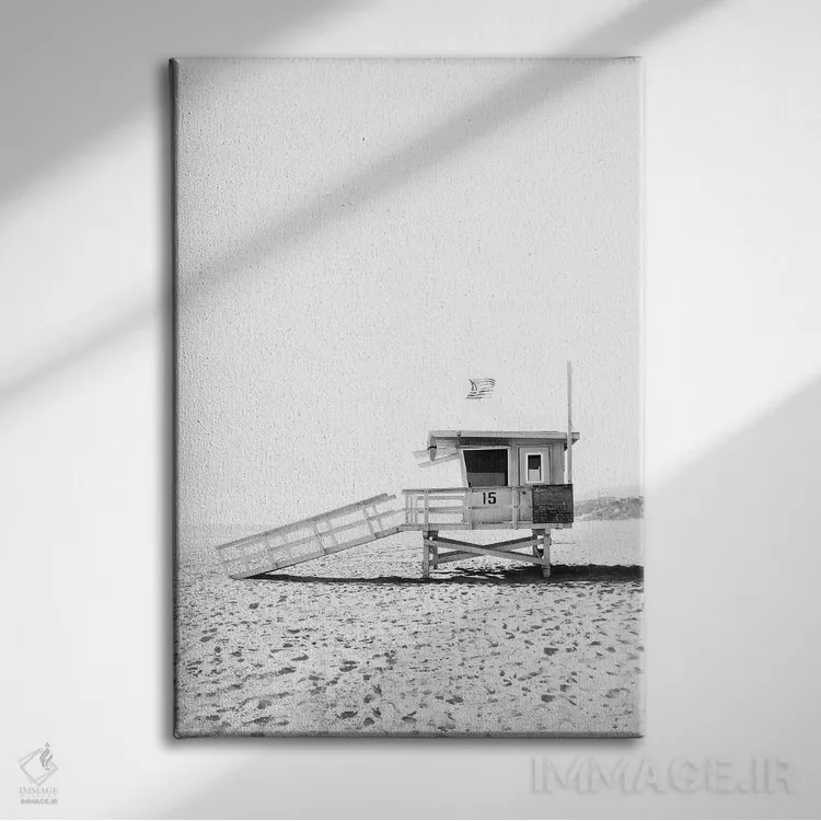 تابلو دکوراتیو کلبه نجات غریق در سیاه و سفید اثر سیسی و سب - نمای روبهرو روی دیوار