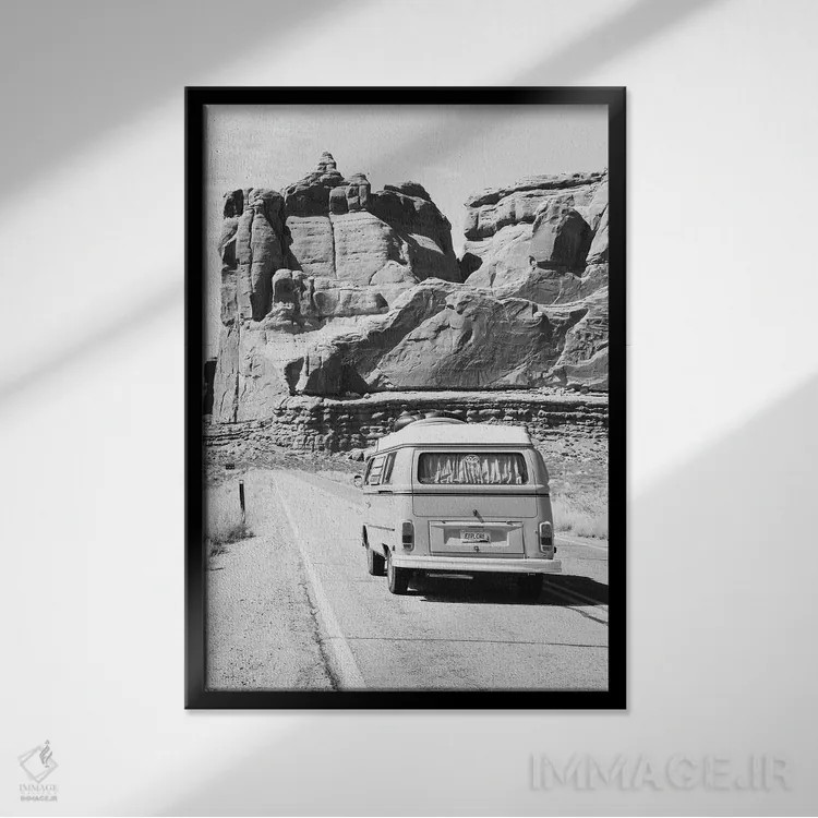 تابلو دکوراتیو سفر جاده ای اثر سیسی و سب - نمای قابدار مشکی