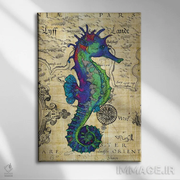 تابلو دکوراتیو اسب دریایی آبی-سبز روی نقشه پاپیروس قدیمی اثر استودیو سون سیرنز - نمای روبهرو روی دیوار