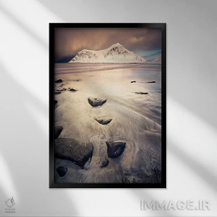 تابلو دکوراتیو طوفان طلایی اثر استفان هفل - نمای قابدار مشکی
