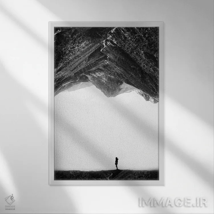 تابلو دکوراتیو گم شده در انزوا اثر استویان هیتروف - نمای قابدار سفید