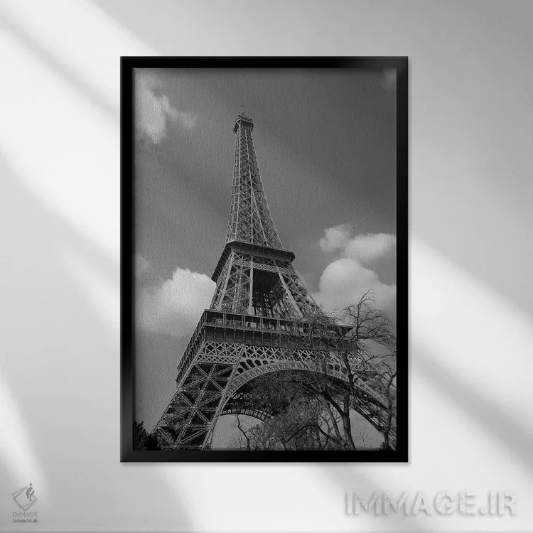 تابلو دکوراتیو برج ایفل ابری اثر سوزان ویزواری - نمای قابدار مشکی
