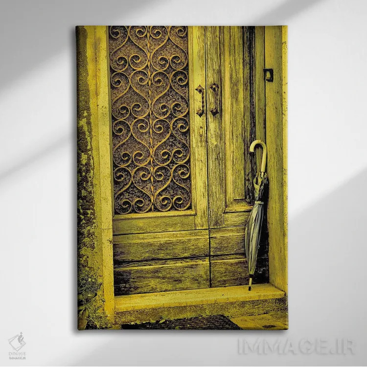 تابلو دکوراتیو Chiusure. Infrared image of old door in typical buildings in t… اثر تری اگرز - نمای روبهرو روی دیوار