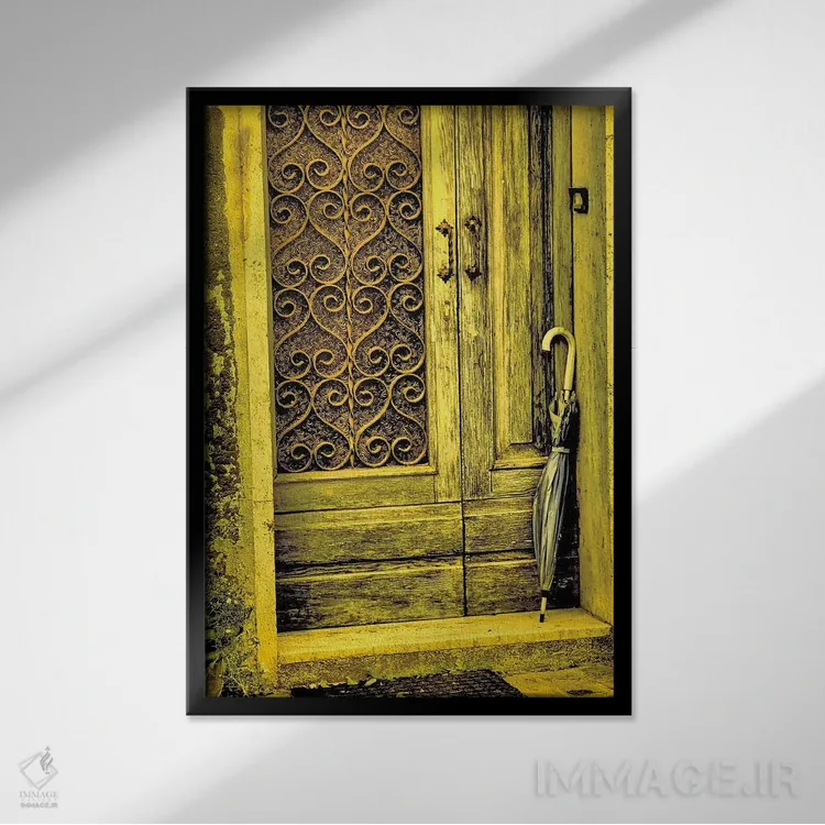 تابلو دکوراتیو Chiusure. Infrared image of old door in typical buildings in t… اثر تری اگرز - نمای قابدار مشکی