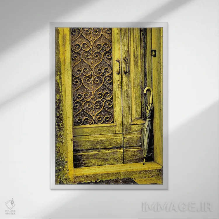 تابلو دکوراتیو Chiusure. Infrared image of old door in typical buildings in t… اثر تری اگرز - نمای قابدار سفید