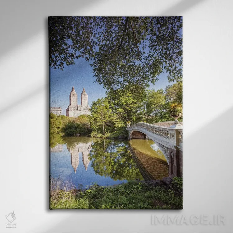 تابلو دکوراتیو Central Park, New York,پل کمانی در بهار، سنترال پارک، نیو… اثر ماتئو کولومبو - نمای روبهرو روی دیوار