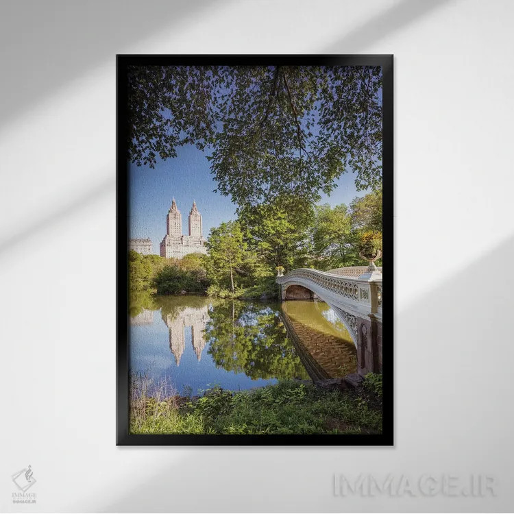تابلو دکوراتیو Central Park, New York,پل کمانی در بهار، سنترال پارک، نیو… اثر ماتئو کولومبو - نمای قابدار مشکی