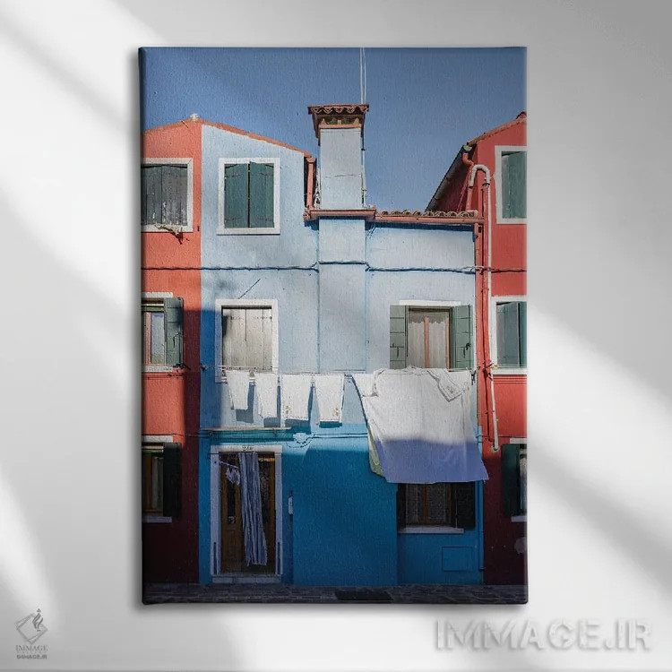 تابلو دکوراتیو Venice, Italy II,خانه های قرمز و آبی در جزیره بورانو، ونی… اثر ماتئو کولومبو - نمای روبهرو روی دیوار