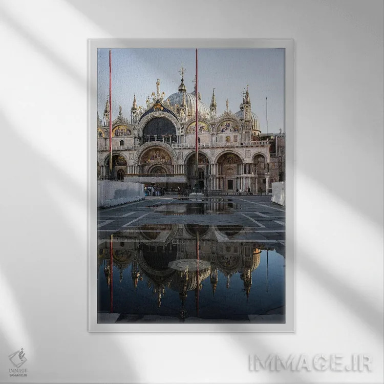 تابلو دکوراتیو Venice, Veneto, Italy,انعکاس کلیسای جامع سن مارک، ونیز، و… اثر ماتئو کولومبو - نمای قابدار سفید