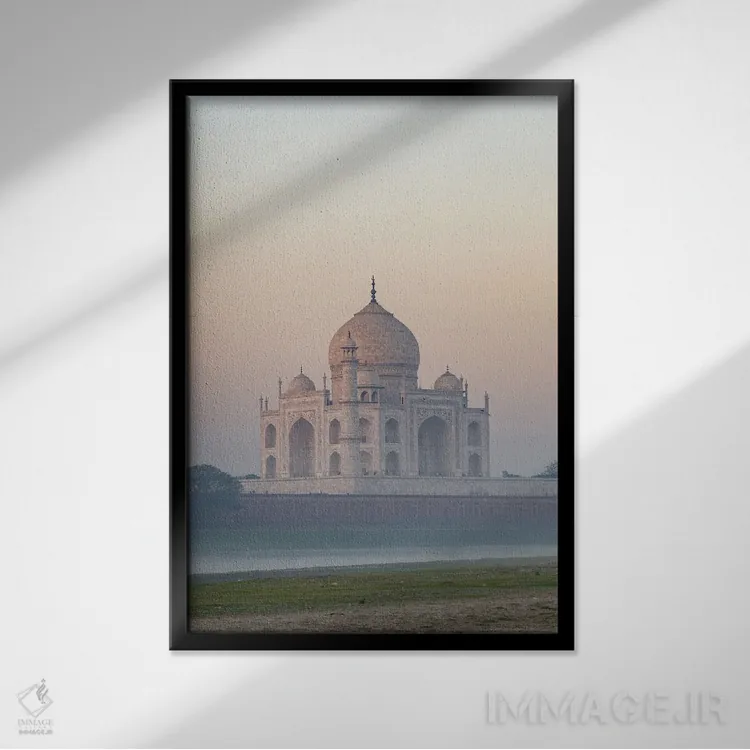 تابلو دکوراتیو India,طلوع مه آلود در تاج محل، هند اثر ماتئو کولومبو - نمای قابدار مشکی