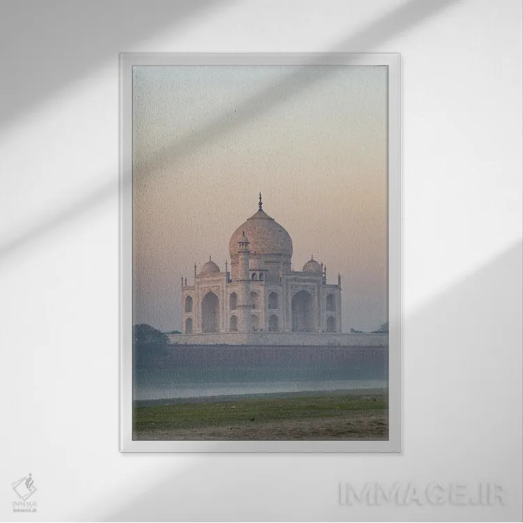 تابلو دکوراتیو India,طلوع مه آلود در تاج محل، هند اثر ماتئو کولومبو - نمای قابدار سفید