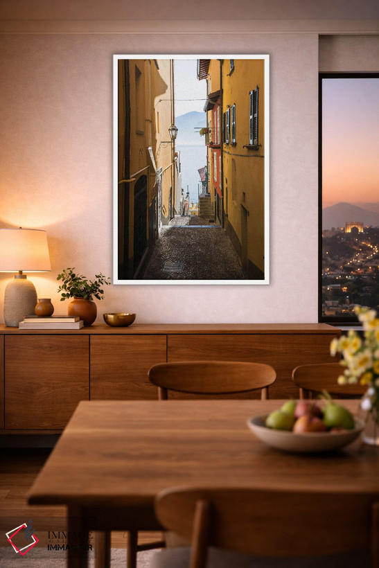 تابلو دکوراتیو Varenna, Italy,خیابان زرد منتهی به دریاچه کومو، وارنا، ای… اثر ماتئو کولومبو - D1W