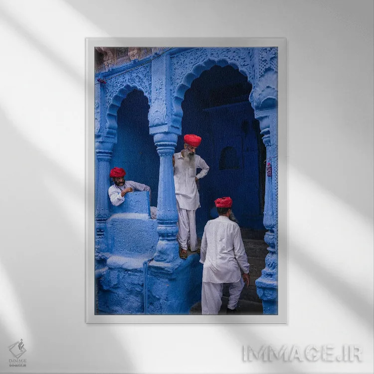 تابلو دکوراتیو Jodhpur, Rajasthan, India I,مردان هندی در شهر آبی، جودپور… اثر ماتئو کولومبو - نمای قابدار سفید