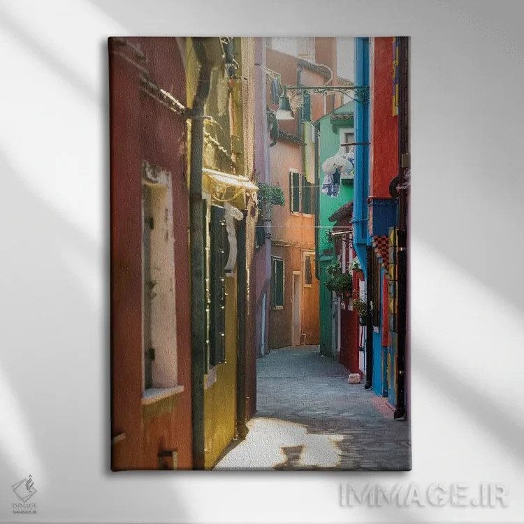 تابلو دکوراتیو Venice,کوچه باریک در بورانو، ونیز اثر ماتئو کولومبو - نمای روبهرو روی دیوار