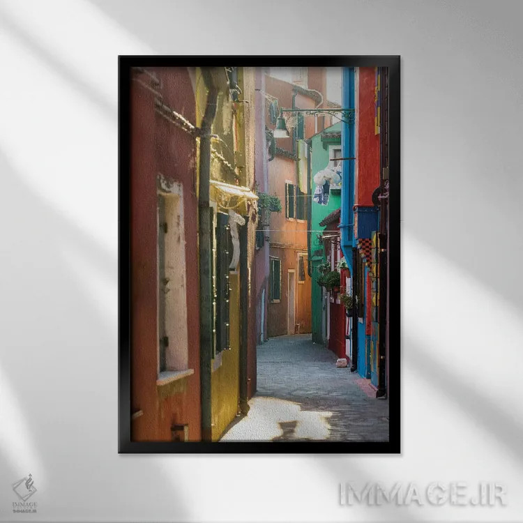 تابلو دکوراتیو Venice,کوچه باریک در بورانو، ونیز اثر ماتئو کولومبو - نمای قابدار مشکی