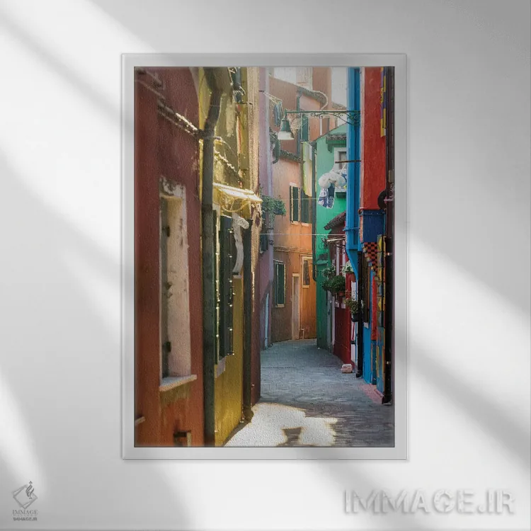 تابلو دکوراتیو Venice,کوچه باریک در بورانو، ونیز اثر ماتئو کولومبو - نمای قابدار سفید