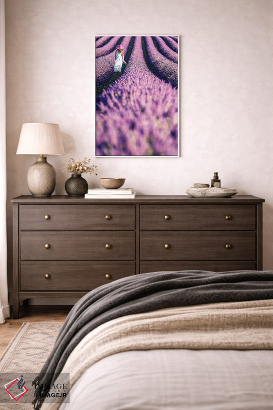 تابلو دکوراتیو Provence,زنی در مزرعه اسطوخودوس، پروانس اثر ماتئو کولومبو - D1W