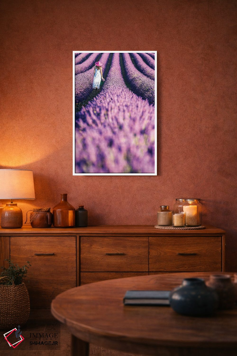 تابلو دکوراتیو Provence,زنی در مزرعه اسطوخودوس، پروانس اثر ماتئو کولومبو - D3W