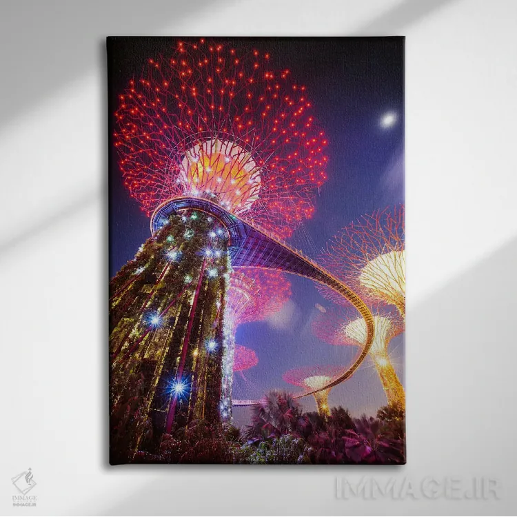 تابلو دکوراتیو Gardens By The Bay, Singapore,درخت غول پیکر در شب، باغ ها… اثر ماتئو کولومبو - نمای روبهرو روی دیوار
