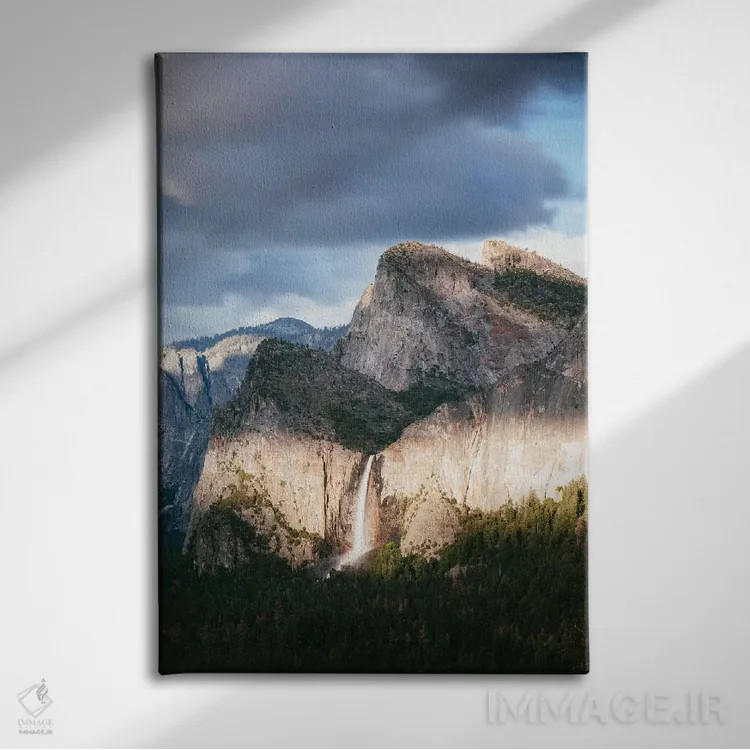 تابلو دکوراتیو Yosemite,نور دراماتیک بر آبشار بردال ویل، یوسیمیتی اثر ماتئو کولومبو - نمای روبهرو روی دیوار