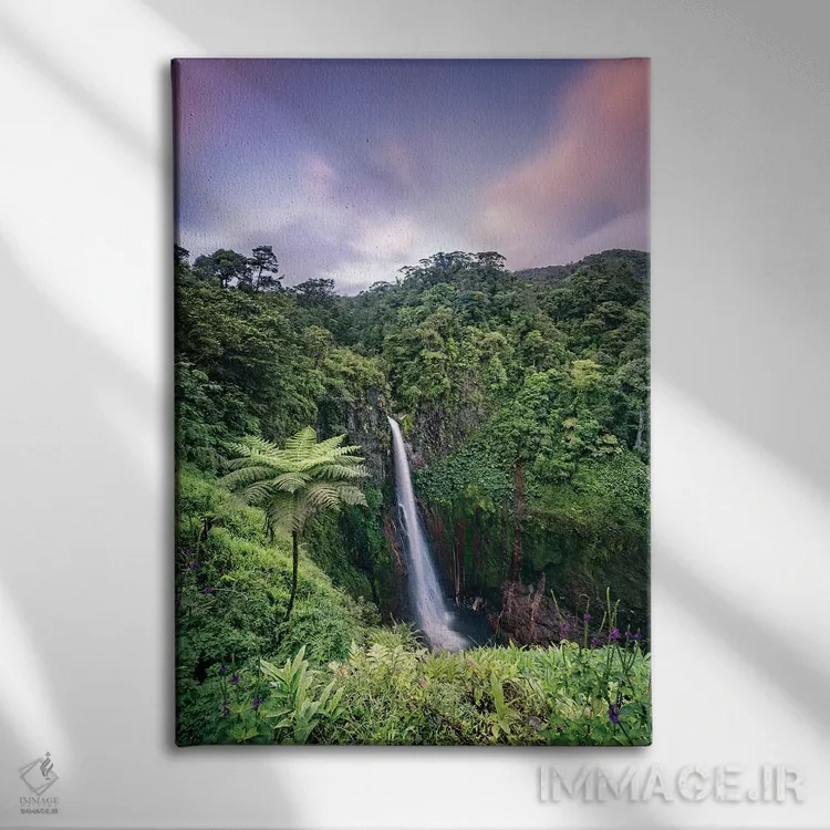 تابلو دکوراتیو Costa Rica,آبشار هنگام غروب، کاستاریکا اثر ماتئو کولومبو - نمای روبهرو روی دیوار