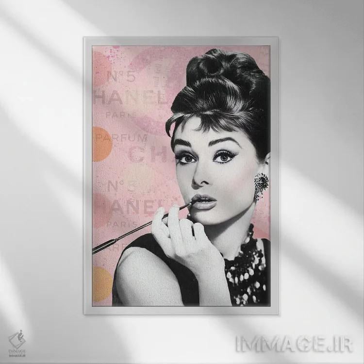تابلو دکوراتیو آدری اثر TJ - نمای قابدار سفید