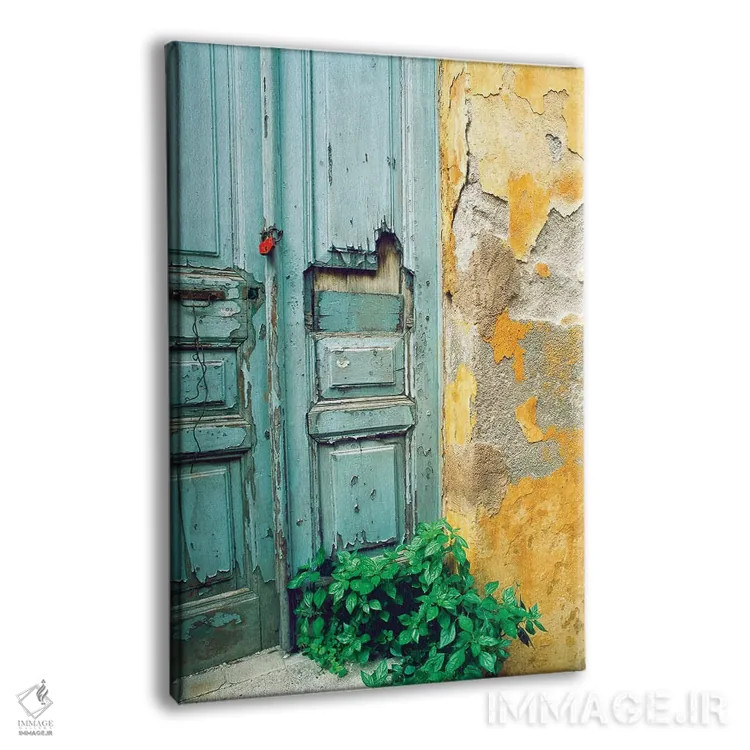 تابلو دکوراتیو قفل قرمز روی در آبی رنگ و رو رفته اثر تام هازل تاین - نمای پرسپکتیو محصول