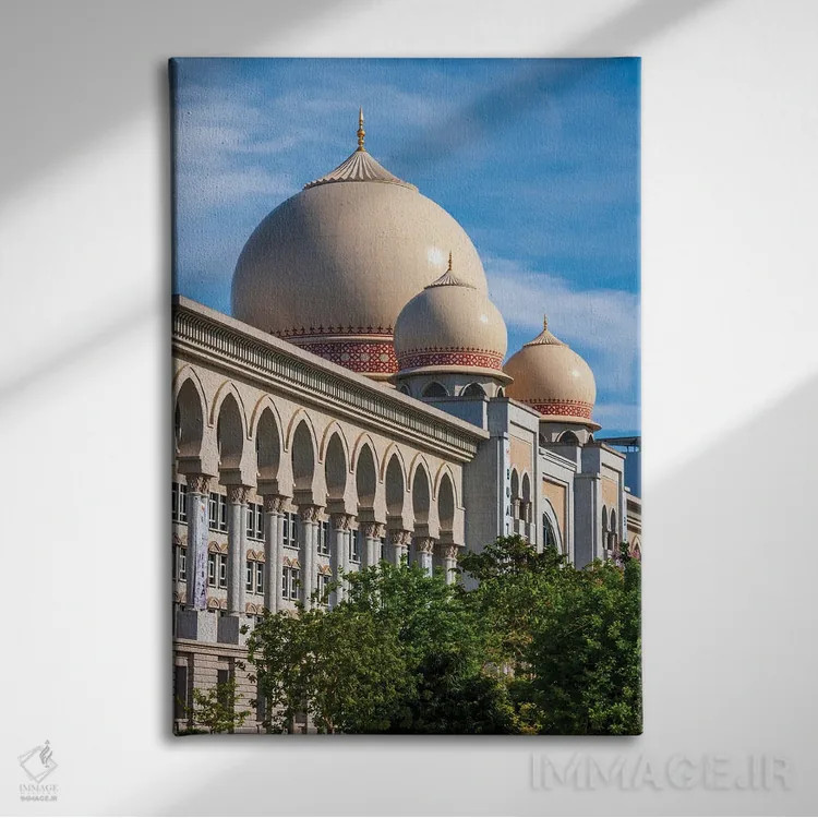 تابلو دکوراتیو کوالالامپور، غرب مالزی؛ گنبد کاخ دادگستری اثر تام هازل تاین - نمای روبهرو روی دیوار