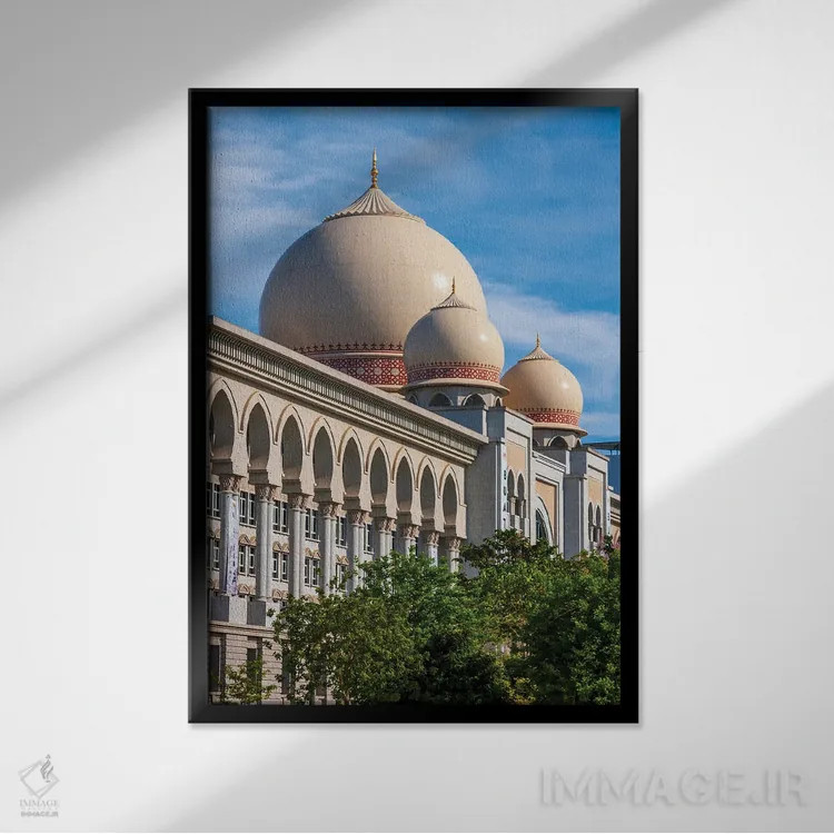 تابلو دکوراتیو کوالالامپور، غرب مالزی؛ گنبد کاخ دادگستری اثر تام هازل تاین - نمای قابدار مشکی