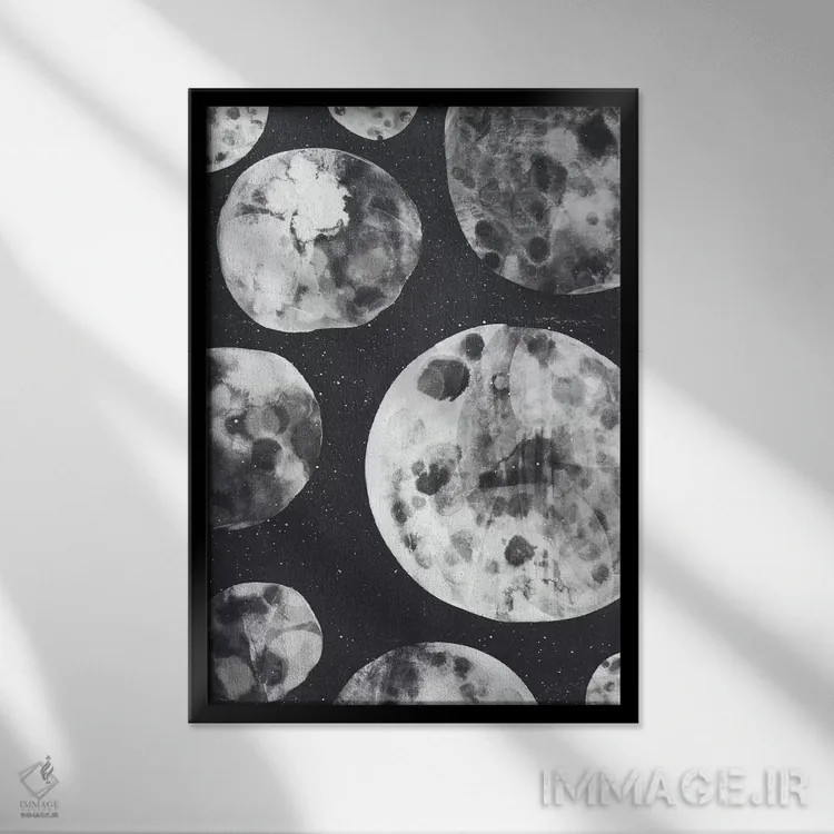 تابلو دکوراتیو ماه ها اثر تریسی اندروز - نمای قابدار مشکی