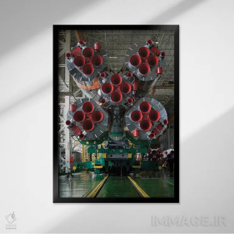 تابلو دکوراتیو تقویت کننده های سفینه سایوز TMA-14 اثر استاک ترک ایمیجز - نمای قابدار مشکی