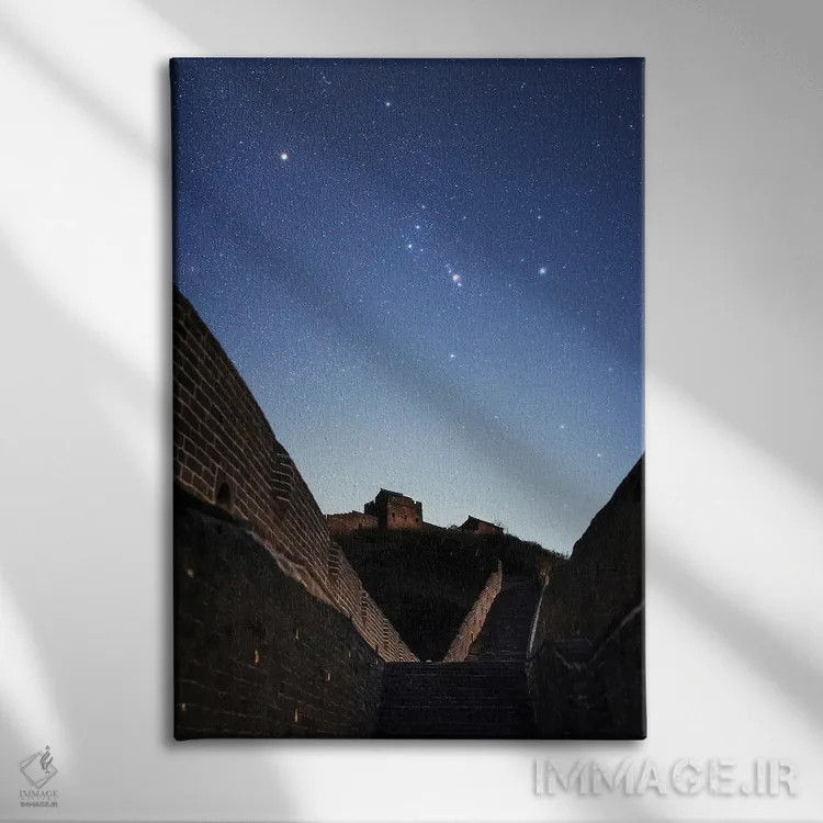 تابلو دکوراتیو Hebei, China,طلوع صورت فلکی جبار بر فراز دیوار چین در ناحیه جینش… اثر جف دای - نمای روبهرو روی دیوار