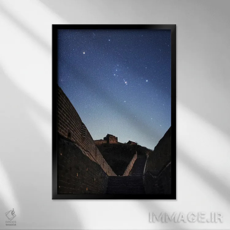 تابلو دکوراتیو Hebei, China,طلوع صورت فلکی جبار بر فراز دیوار چین در ناحیه جینش… اثر جف دای - نمای قابدار مشکی